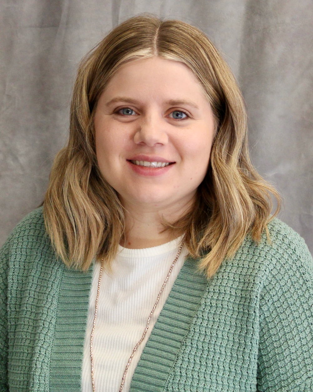 Lindsey is a therapist at Centennial Counseling in Sandwich, Illinois